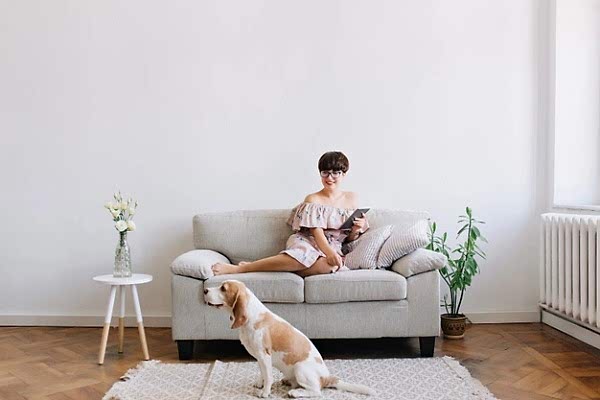 Я сижу дома = I sit at home